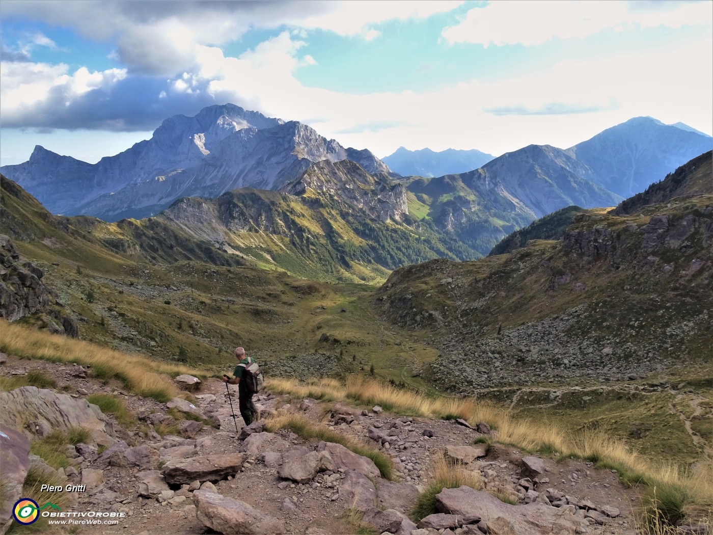 70 In discesa dal Passo di Mezzeno sul sent. 215.JPG